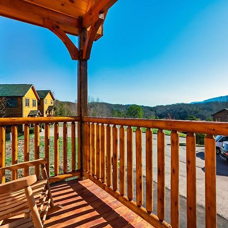Full Equipped Cabin With A Pool And Game Room Smokies Views Gatlinburg Extérieur photo