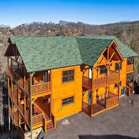 Full Equipped Cabin With A Pool And Game Room Smokies Views Gatlinburg Extérieur photo