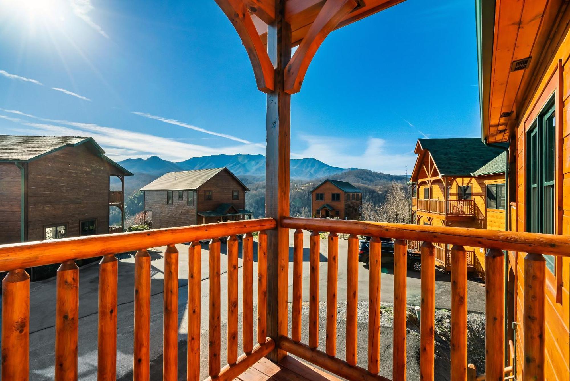 Full Equipped Cabin With A Pool And Game Room Smokies Views Gatlinburg Extérieur photo