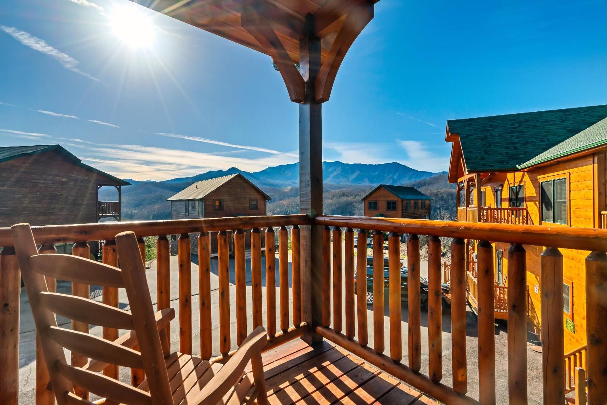 Full Equipped Cabin With A Pool And Game Room Smokies Views Gatlinburg Extérieur photo